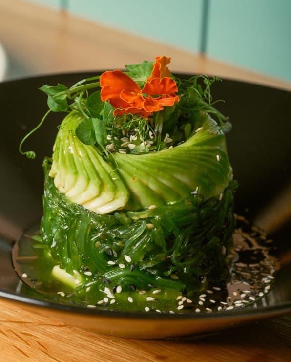 Green salad with herbs